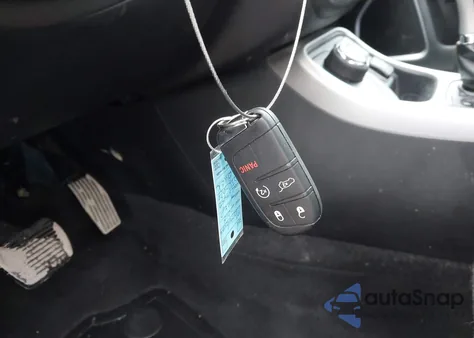 2018 Jeep Compass Latitude 4X4 z USA, uszkodzony, nr VIN 3C4NJDBBXJT199412